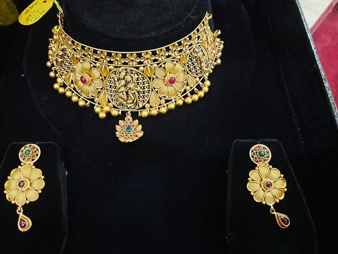 SHIVDUTTRAI LIKHAMICHAND JEWELLERS 
