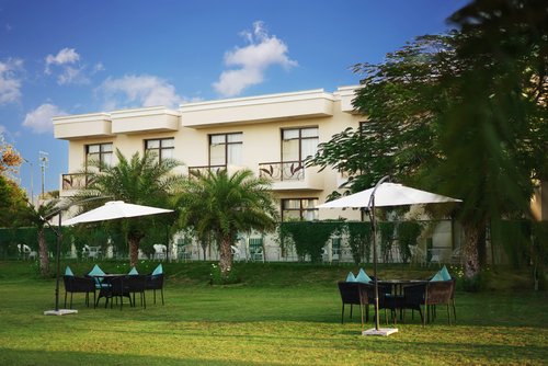 Treehouse Sunrise Resort