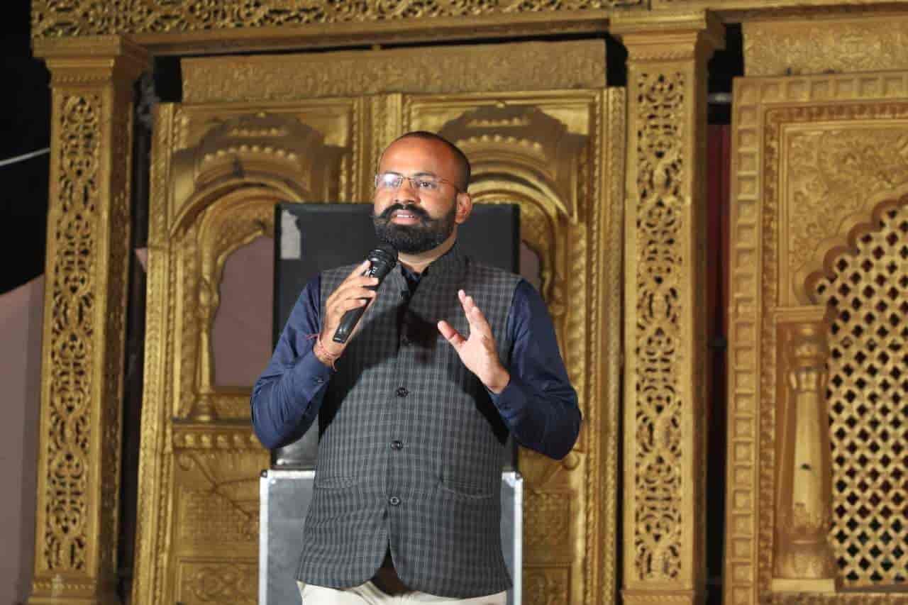 Anchor Sunil Chhawari