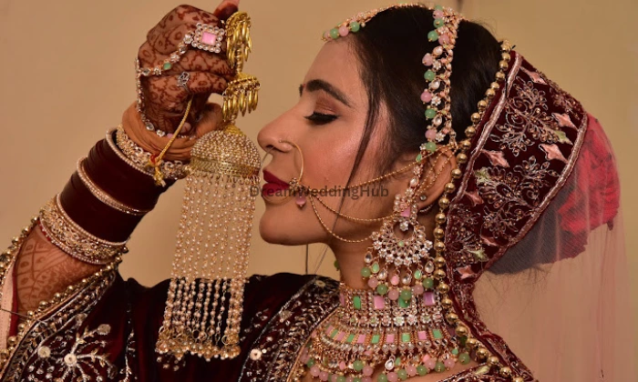 Curlys Unisex Hair  Makeup