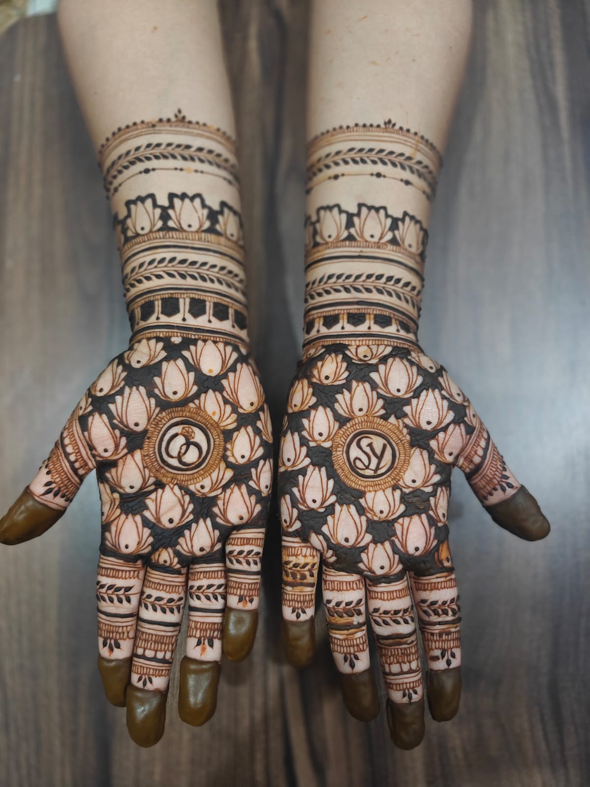 Janvi Mehndi And Nails